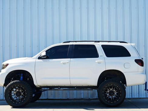 Used 2016 Toyota Sequoia SR5 image 7