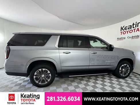 Used 2025 Chevrolet Suburban LT w/ Comfort Package RWD image 4