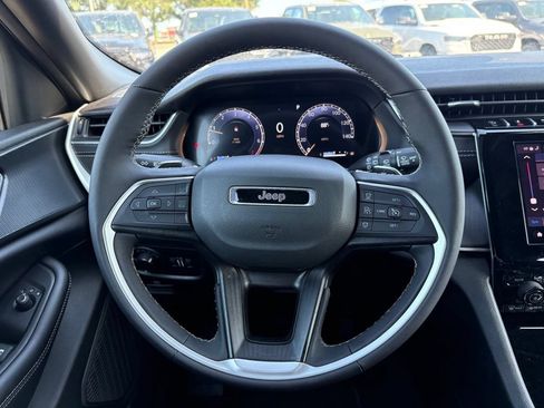 Used 2025 Jeep Grand Cherokee L Laredo w/ Luxury Tech Group I AWD/4WD image 17