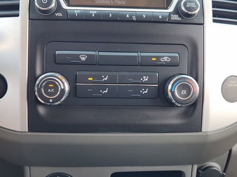 Used 2015 Nissan Frontier SV image 13