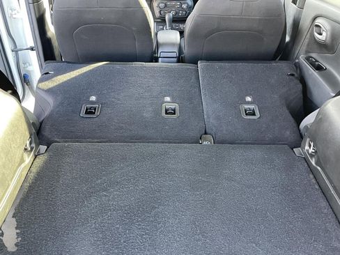 Used 2023 Jeep Renegade Latitude image 21