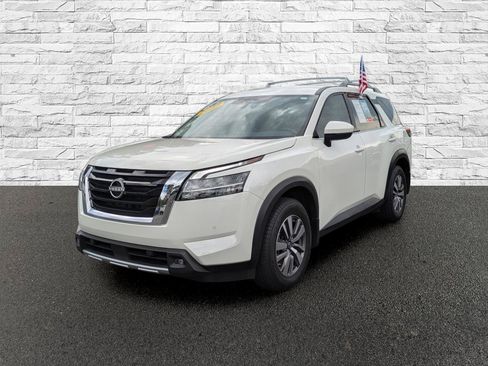 Used 2022 Nissan Pathfinder SL FWD image 2