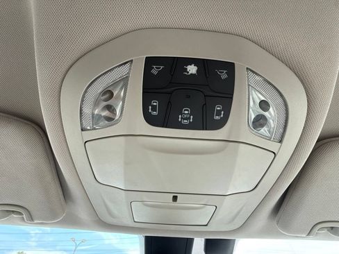 Used 2018 Chrysler Pacifica Touring-L Plus FWD image 28