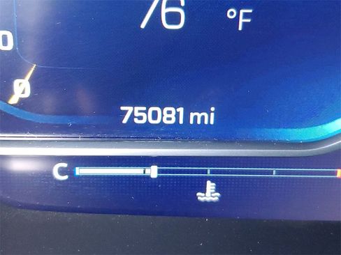 Used 2023 Chevrolet Suburban LT image 28