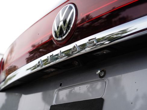 Used 2024 Volkswagen Atlas SE image 17