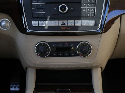 Used 2017 Mercedes-Benz GLE 400 4MATIC image 43