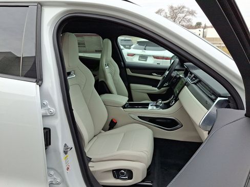 New 2026 Jaguar F-PACE SVR 575 Edition image 3