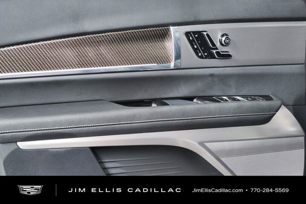 Certified 2026 Cadillac Vistiq Luxury w/ LPO, Floor Liner Package AWD/4WD image 6