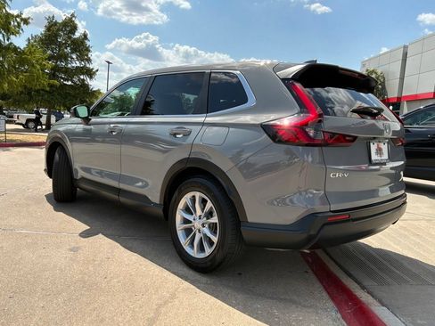 Used 2025 Honda CR-V EX image 8