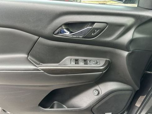 Used 2017 GMC Acadia SLT image 18