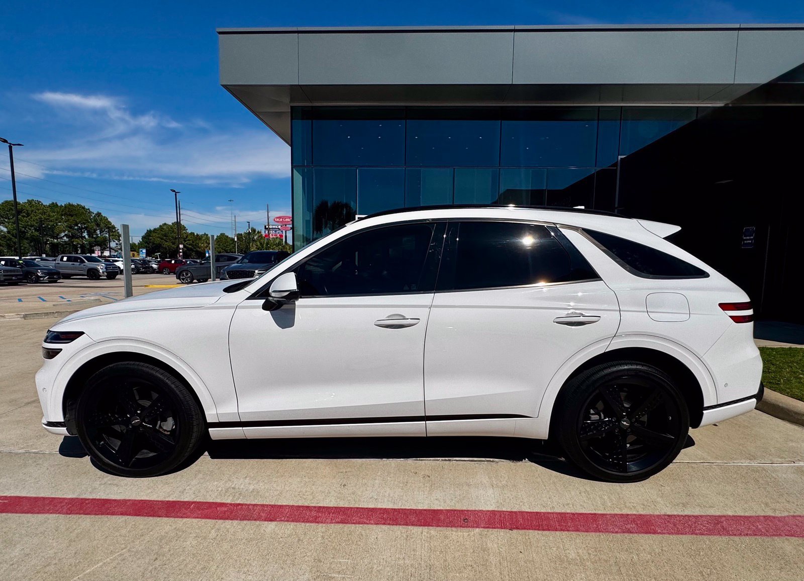 Used 2022 Genesis GV70 2.5T w/ Sport Prestige Package AWD/4WD image 3