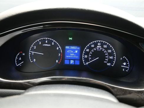 Used 2013 Hyundai Genesis 3.8 RWD image 15