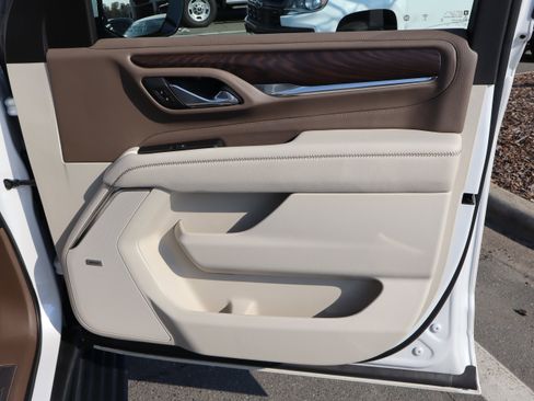 Used 2023 GMC Yukon Denali image 40