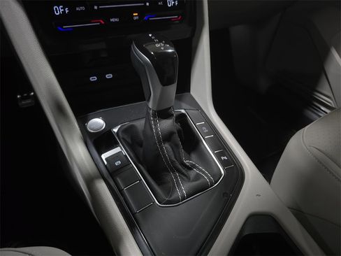 Used 2024 Volkswagen Tiguan SE R-Line image 24