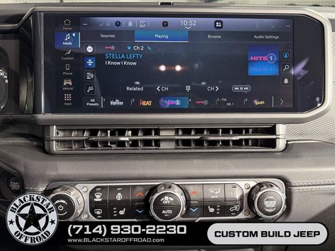 Used 2025 Jeep Wrangler Unlimited Rubicon 4xe w/ Convenience Group AWD/4WD image 26
