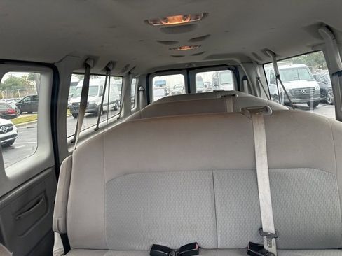 Used 2014 Ford E-350 and Econoline 350 XLT image 7