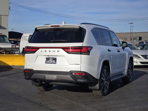 New 2026 Lexus LX 700h Luxury w/ Appearance Package image 4