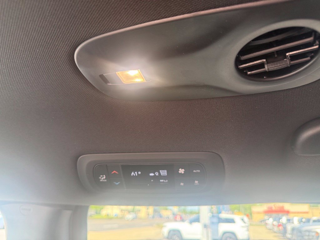 New 2027 Chrysler Pacifica Select FWD image 20