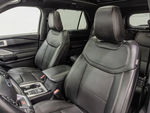 Used 2022 Ford Explorer ST w/ ST Street Pack image 19