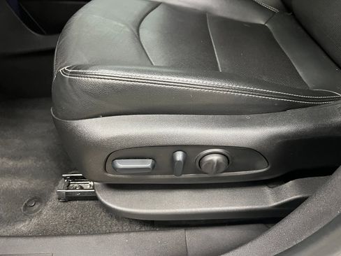 Used 2024 GMC Terrain SLT image 21