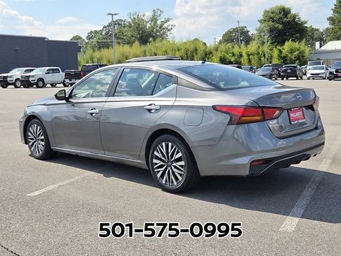 Used 2024 Nissan Altima 2.5 SV FWD image 3