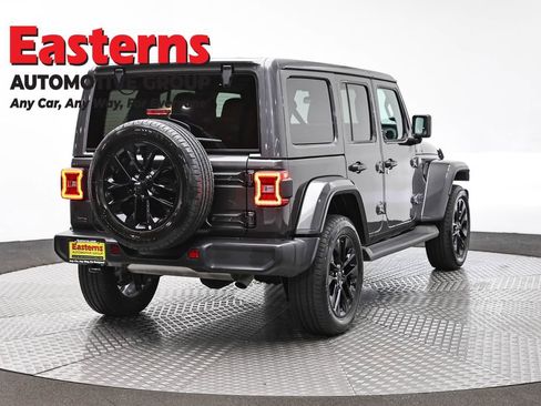 Used 2025 Jeep Wrangler Unlimited Sahara AWD/4WD image 5