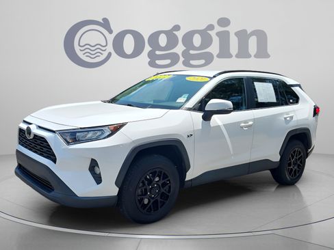 Used 2021 Toyota RAV4 XLE FWD image 1