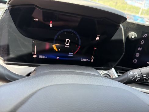 Used 2024 Chevrolet Trax ACTIV w/ Sunroof Package image 19