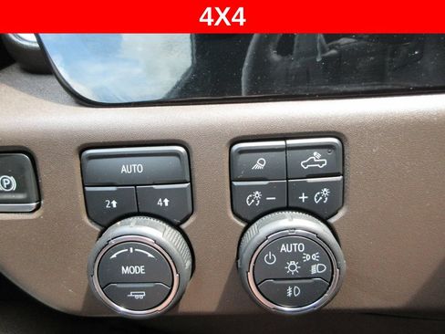 Certified 2024 Chevrolet Silverado 1500 LTZ w/ LTZ Convenience Package II AWD/4WD image 31