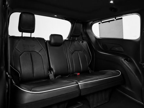 Used 2023 Chrysler Pacifica Limited w/ Uconnect Theater Family Group AWD/4WD image 26