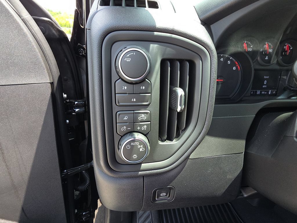 New 2026 Chevrolet Silverado 2500 Custom w/ Custom Value Package AWD/4WD image 20