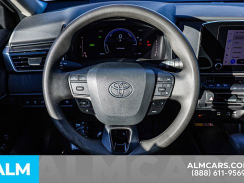 Used 2025 Toyota Camry LE image 28