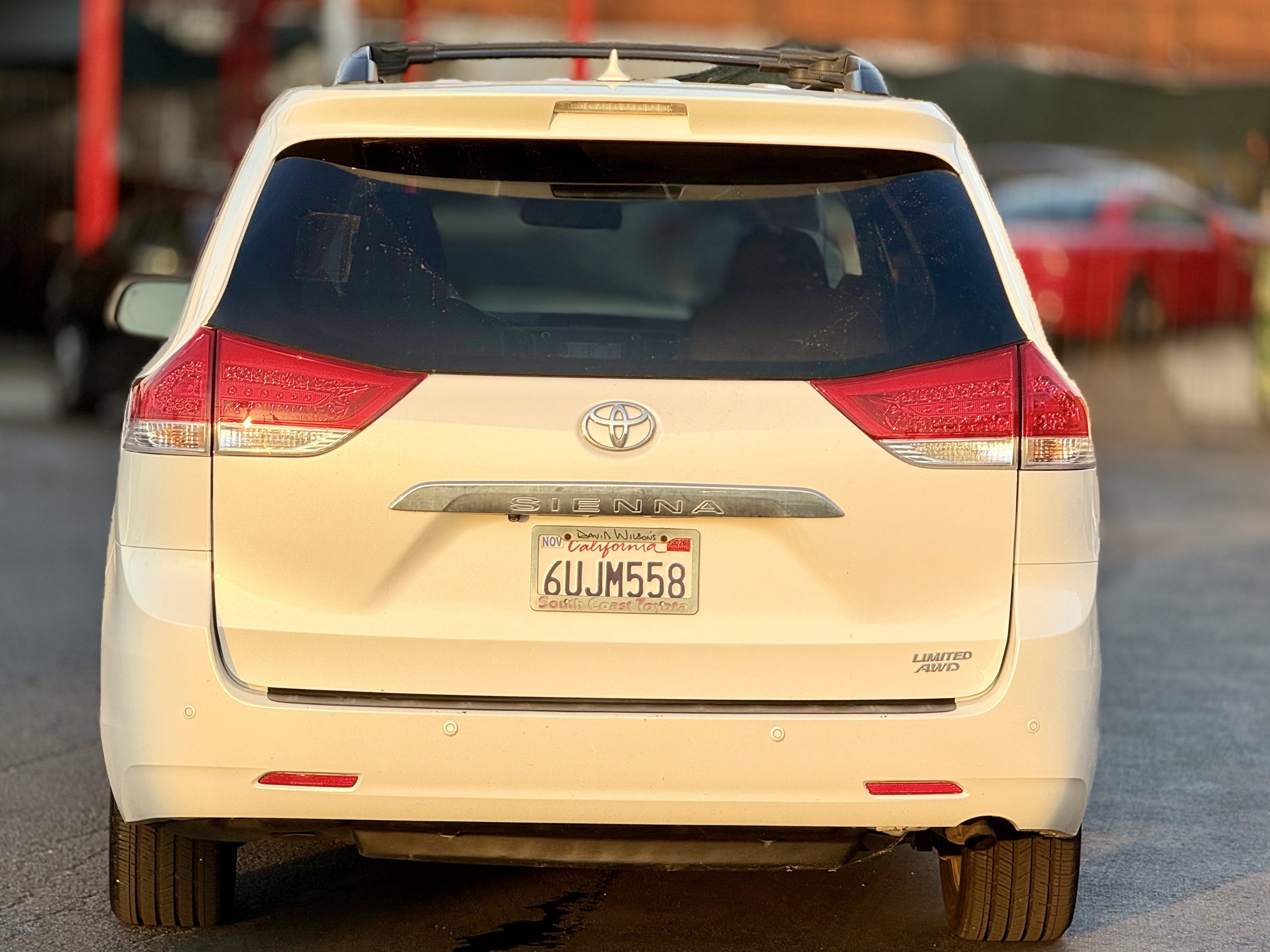 Used 2012 Toyota Sienna Limited w/ Premium Pkg AWD/4WD image 12