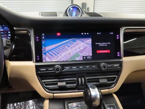 Used 2020 Porsche Macan image 24