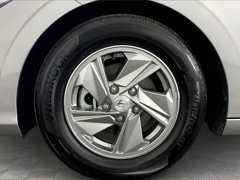 Used 2025 Hyundai Elantra SE FWD image 31