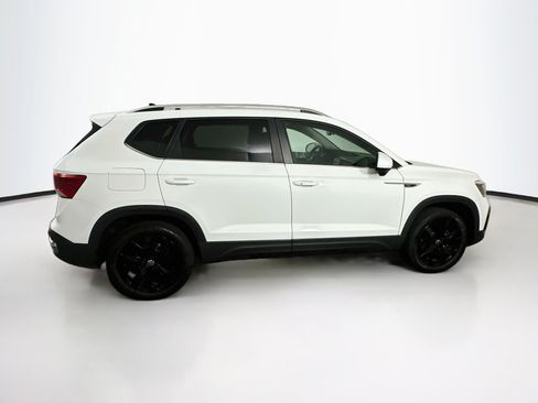 Used 2023 Volkswagen Taos SE w/ Panoramic Sunroof Package FWD image 10