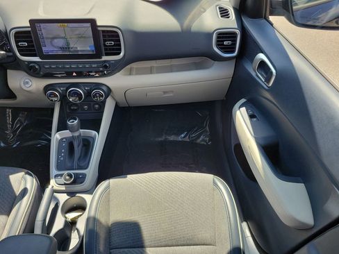 Used 2020 Hyundai Venue FWD image 13