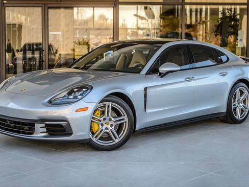 Used 2018 Porsche Panamera image 2
