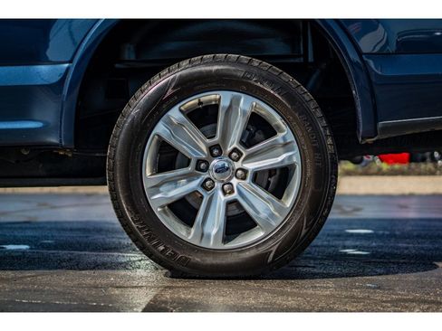 Used 2018 Ford F150 Platinum w/ Equipment Group 701A Luxury AWD/4WD image 5