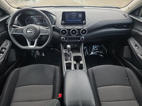 Used 2025 Nissan Sentra SV FWD image 17