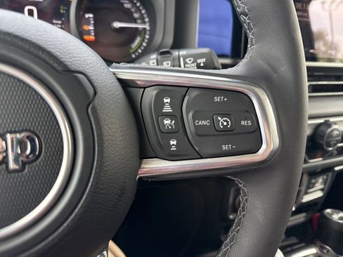 Used 2025 Jeep Wrangler Unlimited Sahara w/ Safety Group image 15