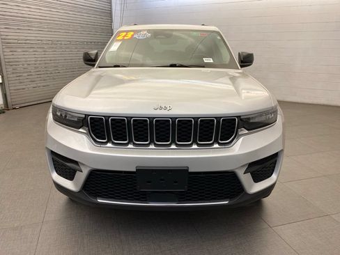 Certified 2023 Jeep Grand Cherokee Laredo AWD/4WD image 2