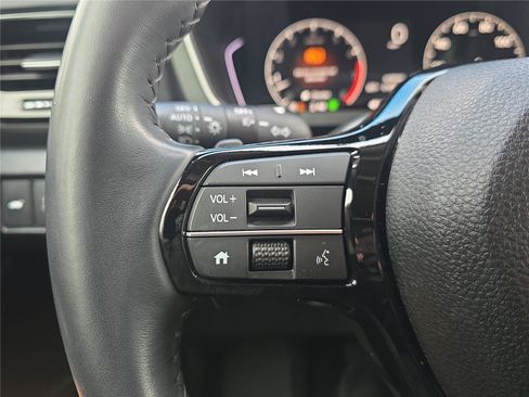 Used 2025 Honda Pilot Touring image 24