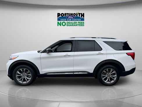 Used 2022 Ford Explorer Limited w/ Equipment Group 301A AWD/4WD image 2