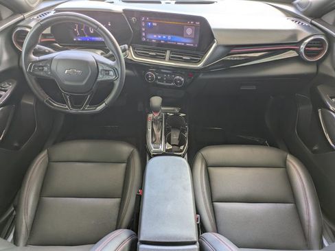 Used 2024 Chevrolet Trax RS w/ Sunroof Package FWD image 17