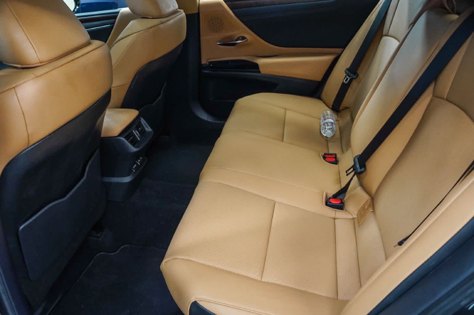Used 2025 Lexus ES 300h w/ Premium Package FWD image 16