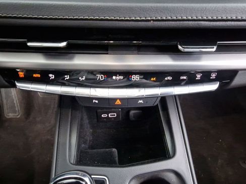 Used 2024 Cadillac XT4 Premium Luxury image 18