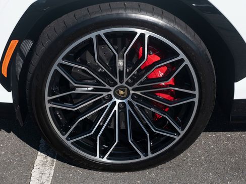 Used 2025 Lamborghini Urus SE AWD/4WD image 29
