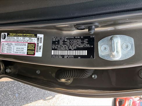 Used 2008 Toyota Sequoia SR5 w/ Moonroof & Roof Rack Pkg AWD/4WD image 31