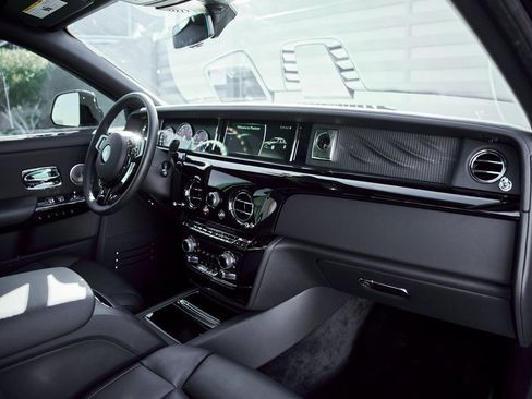 Used 2024 Rolls-Royce Phantom Sedan image 53